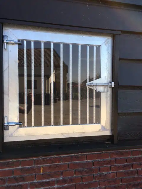 Luik met tralie en plexi 1