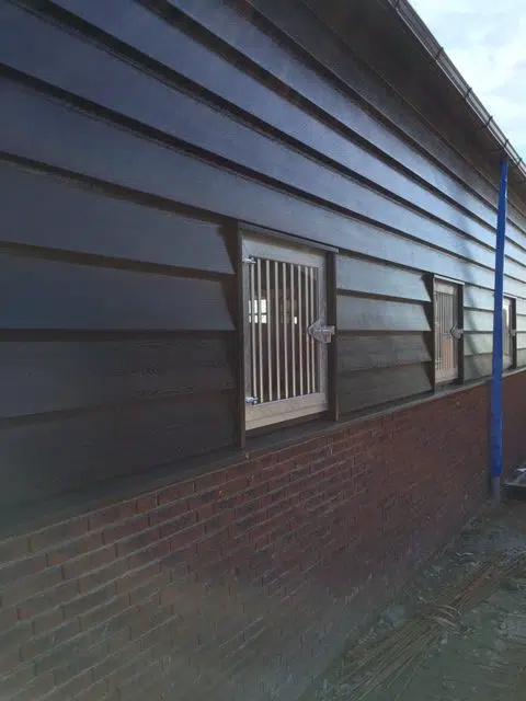 Lui met tralie en plexi 2