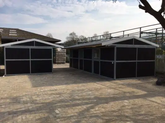 Zadeldak van buitenstal 6 fac